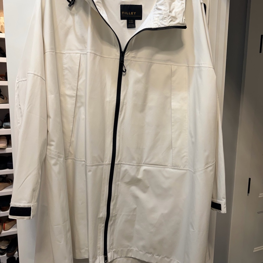 Tilley White Rain Jacket with Black Trim NWOT XL